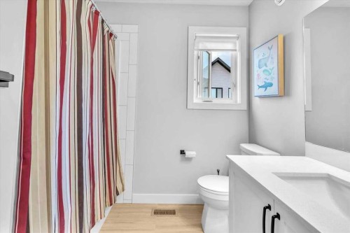 203 Evanscrest Square Nw, Calgary, AB - Indoor Photo Showing Bathroom