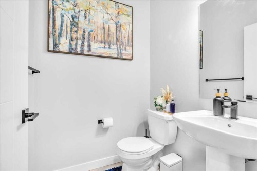 203 Evanscrest Square Nw, Calgary, AB - Indoor Photo Showing Bathroom