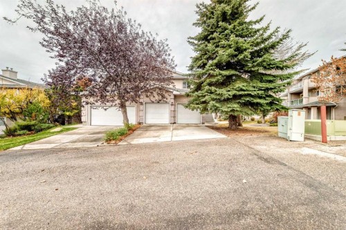 82 Sierra Morena Green SW Calgary, AB T3H 3E5