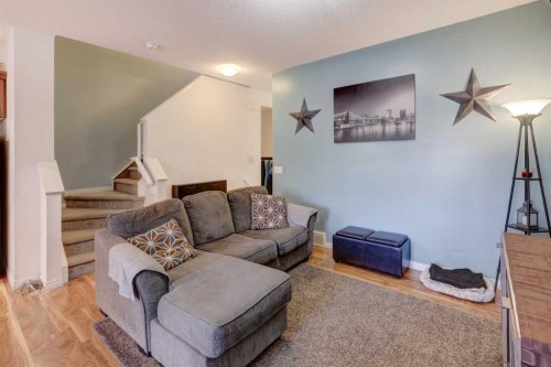 468 Hillcrest Circle Sw, Airdrie, AB - Indoor Photo Showing Living Room