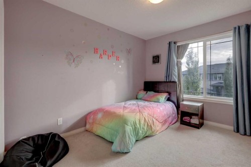 468 Hillcrest Circle Sw, Airdrie, AB - Indoor Photo Showing Bedroom
