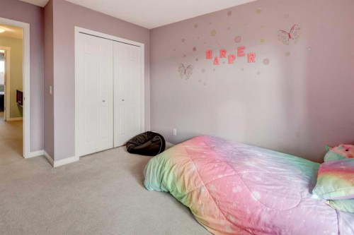 468 Hillcrest Circle Sw, Airdrie, AB - Indoor Photo Showing Bedroom