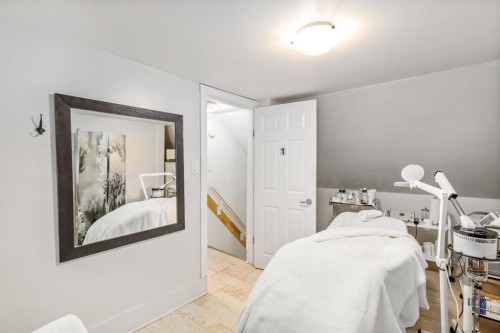 2032 34 Avenue Sw, Calgary, AB 