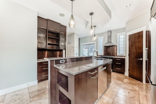 2428 31 Avenue Sw, Calgary, AB - Indoor Photo Showing Kitchen With Upgraded Kitchen
