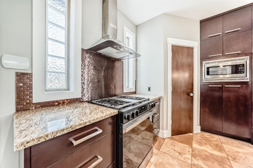 2428 31 Avenue Sw, Calgary, AB - Indoor Photo Showing Kitchen