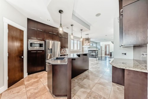 2428 31 Avenue Sw, Calgary, AB - Indoor Photo Showing Kitchen With Upgraded Kitchen
