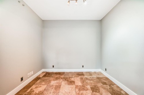 2428 31 Avenue Sw, Calgary, AB - Indoor Photo Showing Other Room