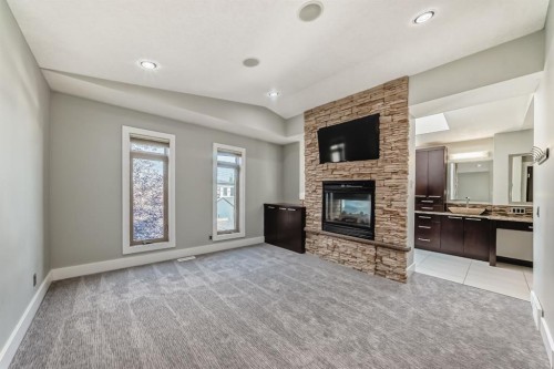 2428 31 Avenue Sw, Calgary, AB - Indoor With Fireplace