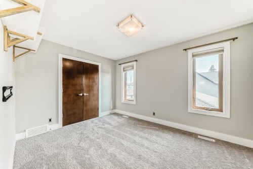 2428 31 Avenue Sw, Calgary, AB - Indoor Photo Showing Other Room
