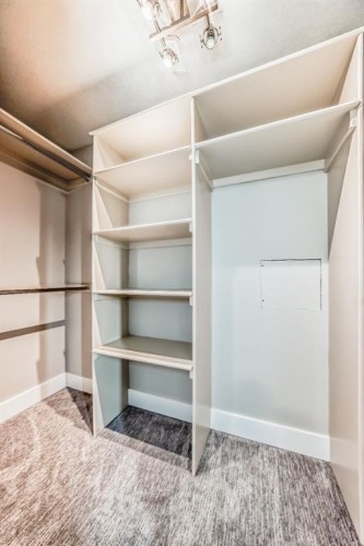 2428 31 Avenue Sw, Calgary, AB - Indoor With Storage