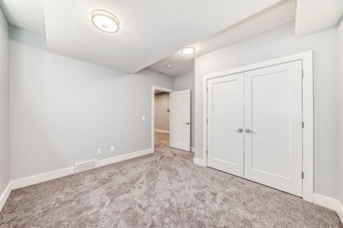 2428 31 Avenue Sw, Calgary, AB - Indoor Photo Showing Other Room
