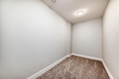 2428 31 Avenue Sw, Calgary, AB - Indoor Photo Showing Other Room