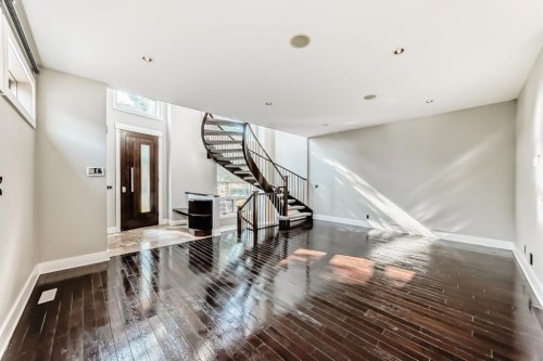 2428 31 Avenue Sw, Calgary, AB - Indoor Photo Showing Other Room