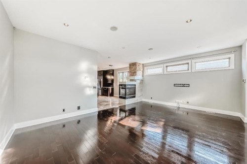 2428 31 Avenue Sw, Calgary, AB - Indoor