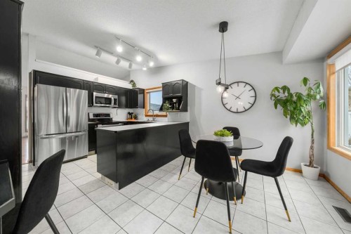 177 Hidden Vale Close Nw, Calgary, AB - Indoor Photo Showing Other Room