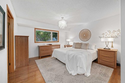 177 Hidden Vale Close Nw, Calgary, AB - Indoor Photo Showing Bedroom
