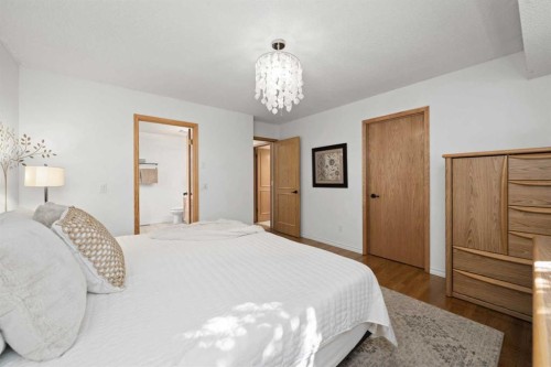 177 Hidden Vale Close Nw, Calgary, AB - Indoor Photo Showing Bedroom