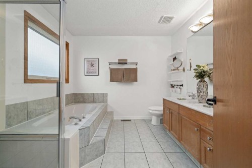 177 Hidden Vale Close Nw, Calgary, AB - Indoor Photo Showing Bathroom