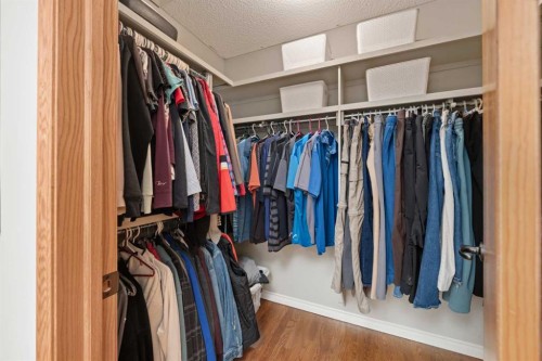 177 Hidden Vale Close Nw, Calgary, AB - Indoor With Storage