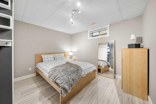 177 Hidden Vale Close Nw, Calgary, AB - Indoor Photo Showing Bedroom