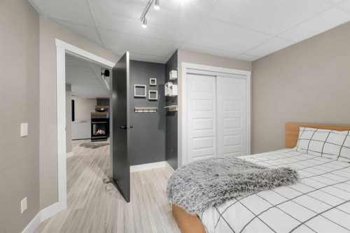 177 Hidden Vale Close Nw, Calgary, AB - Indoor Photo Showing Bedroom