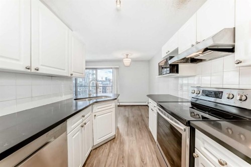 903-1330 15 Avenue Sw, Calgary, AB - Indoor Photo Showing Living Room