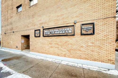 903-1330 15 Avenue Sw, Calgary, AB - Indoor Photo Showing Living Room