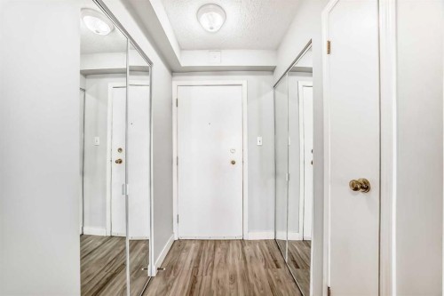 903-1330 15 Avenue Sw, Calgary, AB - Indoor Photo Showing Living Room