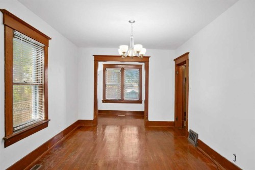 2452 28 Avenue Sw, Calgary, AB - Indoor Photo Showing Other Room