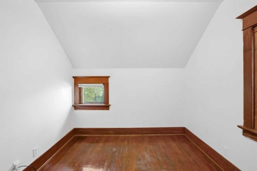 2452 28 Avenue Sw, Calgary, AB - Indoor Photo Showing Other Room