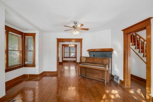 2452 28 Avenue Sw, Calgary, AB - Indoor Photo Showing Other Room