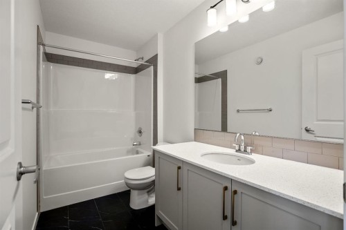 188 Sage Hill Heights Nw, Calgary, AB - Indoor Photo Showing Bathroom