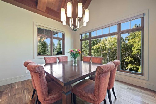 31 Spring Valley Heights Sw, Calgary, AB - Indoor Photo Showing Dining Room