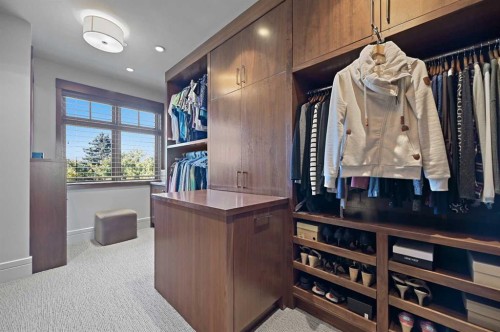 31 Spring Valley Heights Sw, Calgary, AB - Indoor Photo Showing Other Room