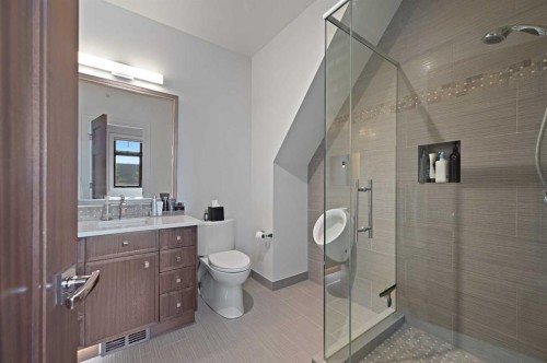 31 Spring Valley Heights Sw, Calgary, AB - Indoor Photo Showing Bathroom