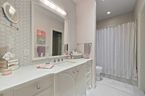31 Spring Valley Heights Sw, Calgary, AB - Indoor Photo Showing Bathroom