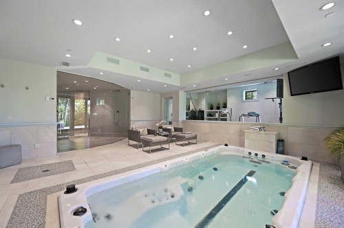 31 Spring Valley Heights Sw, Calgary, AB - Indoor Photo Showing Other Room