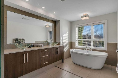 86 West Point Mews Sw, Calgary, AB - Indoor Photo Showing Bathroom