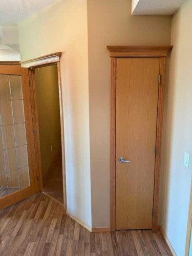 203-15 Everstone Drive Sw, Calgary, AB - Indoor Photo Showing Other Room