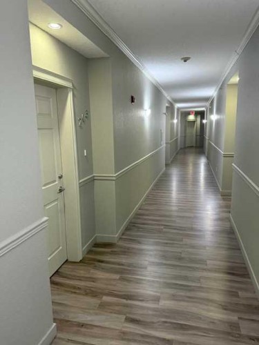 203-15 Everstone Drive Sw, Calgary, AB - Indoor Photo Showing Other Room