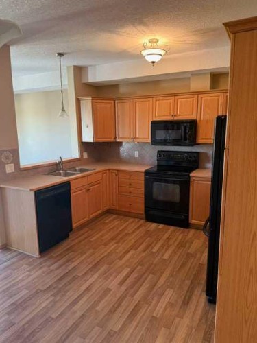 203-15 Everstone Drive Sw, Calgary, AB - Indoor Photo Showing Kitchen With Double Sink