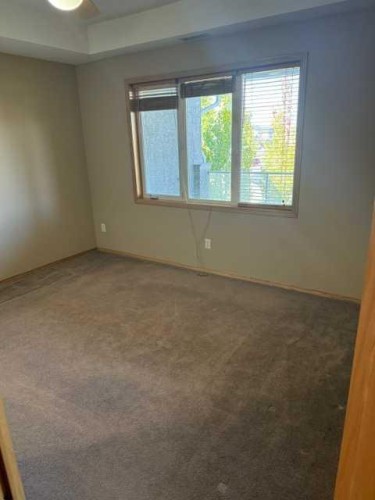 203-15 Everstone Drive Sw, Calgary, AB - Indoor Photo Showing Other Room