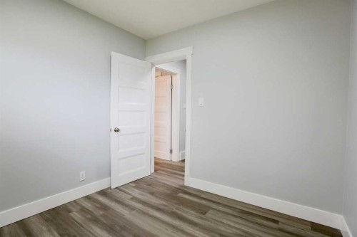 2620 38 Street Sw, Calgary, AB - Indoor Photo Showing Other Room