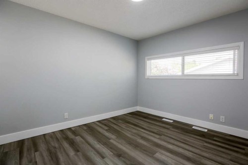 2620 38 Street Sw, Calgary, AB - Indoor Photo Showing Other Room