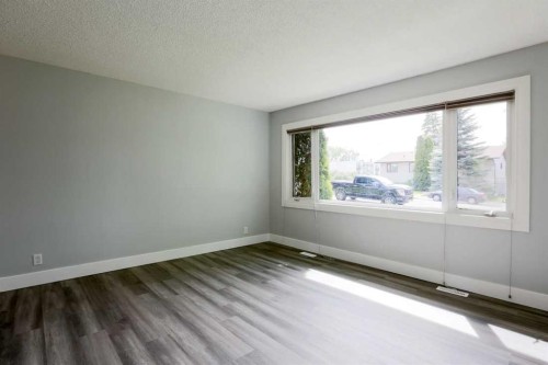 2620 38 Street Sw, Calgary, AB - Indoor Photo Showing Other Room