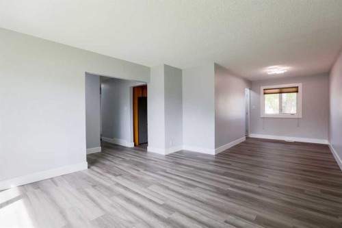 2620 38 Street Sw, Calgary, AB - Indoor Photo Showing Other Room