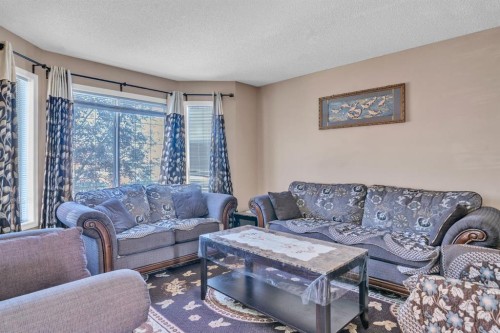 18 Martinvalley Way Ne, Calgary, AB - Indoor Photo Showing Living Room