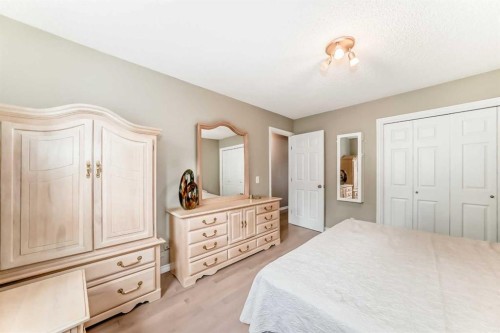 8336 Silver Springs Road Nw, Calgary, AB - Indoor Photo Showing Bedroom