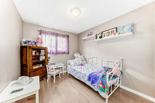 8336 Silver Springs Road Nw, Calgary, AB - Indoor Photo Showing Bedroom