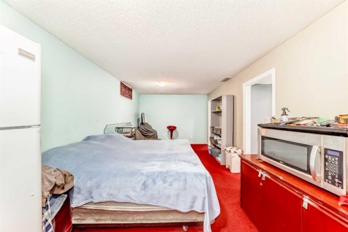 8336 Silver Springs Road Nw, Calgary, AB - Indoor Photo Showing Bedroom